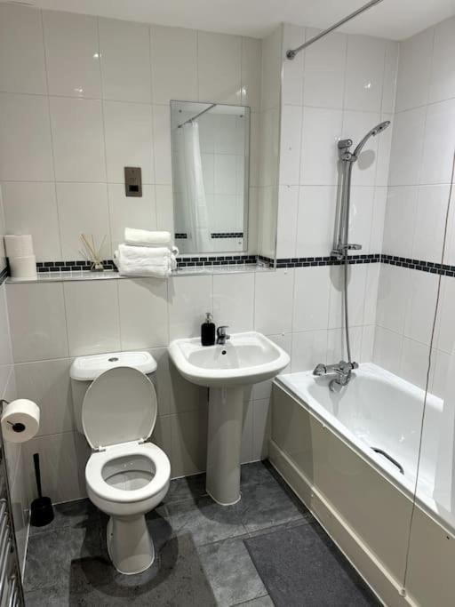 Two Bedrooms Flat In Stratford 伦敦 外观 照片